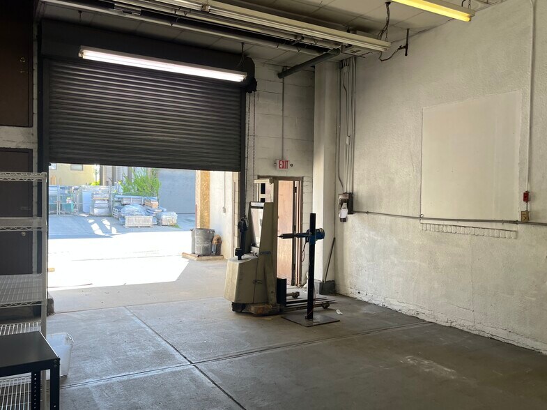 More Photos Of 87-89 Garden St, Westbury Warehouse For Lease