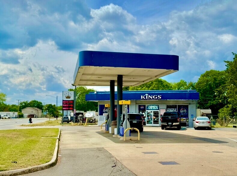 Primary Photo Of 2910 Victory Blvd, Portsmouth Convenience Store For Sale