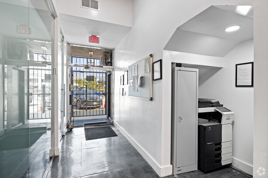 More Photos Of 10211-10213 Venice Blvd, Los Angeles Loft Creative Space For Sale