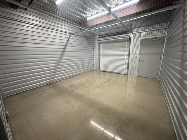 More Photos Of 1450 Curtis Ln, Allen Self Storage For Lease