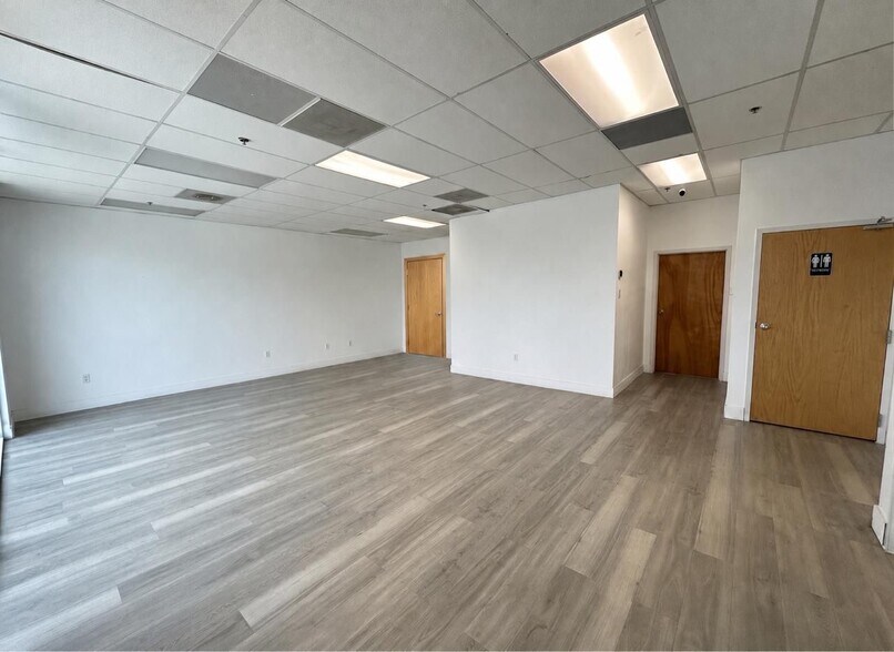 More Photos Of 9777 Satellite Blvd, Orlando Warehouse For Lease