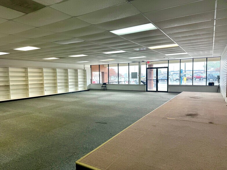 More Photos Of 100 Spalding Square, Griffin Unknown For Lease