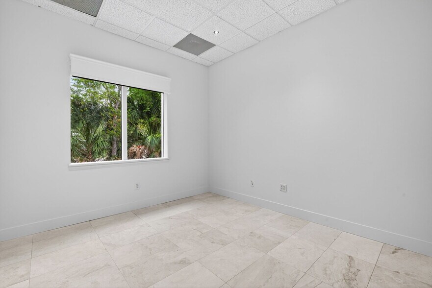 More Photos Of 3820 Via Del Rey, Bonita Springs Medical For Sale