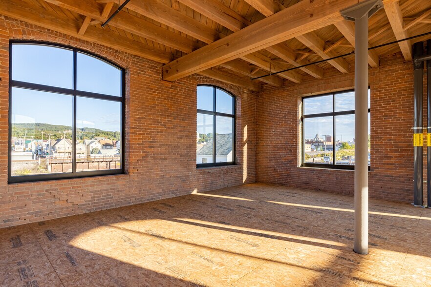 More Photos Of 2400 8th Ave, Altoona Office For Sale