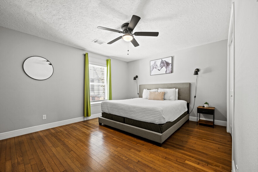 More Photos Of 2512 Calumet St, Houston Apartments For Sale