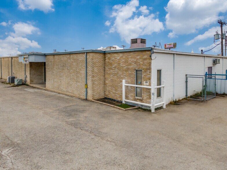 More Photos Of 5722-5724 Kenwick St, San Antonio Warehouse For Lease