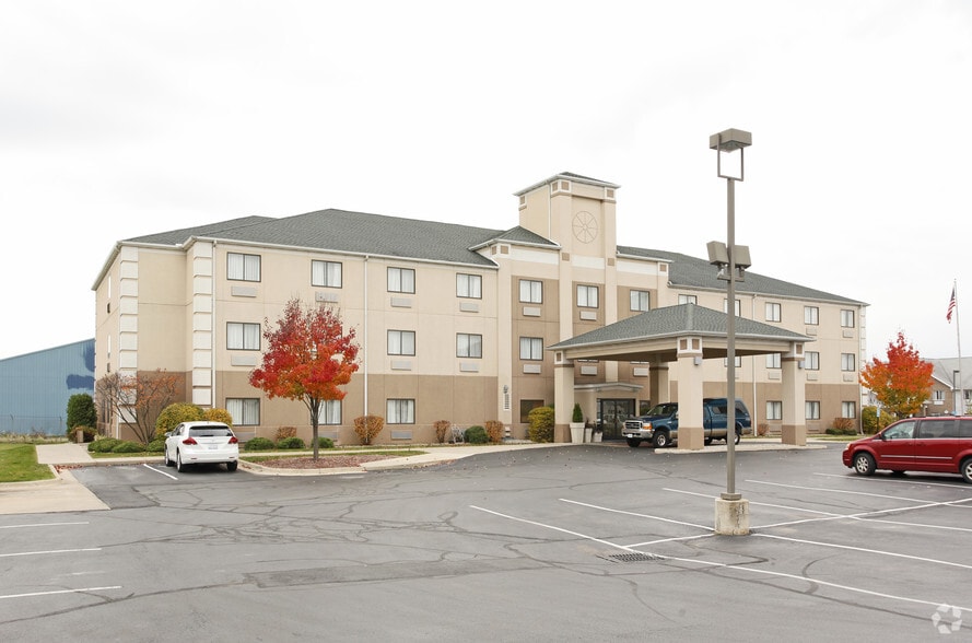 Primary Photo Of 1077 W US 223, Adrian Hotel For Sale