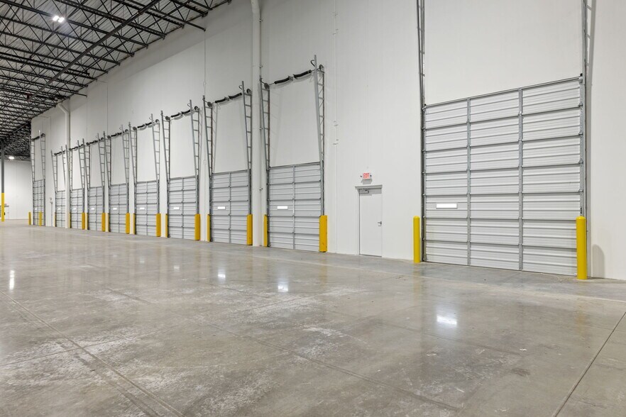 More Photos Of 3301 Enterprise Dr, Rowlett Warehouse For Lease