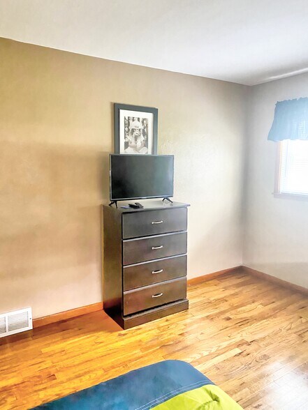 More Photos Of 5414 Homegardner Rd, Castalia Apartments For Sale