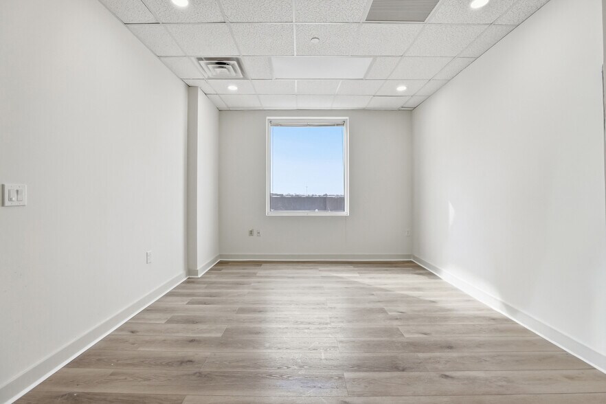 More Photos Of 2925 Lord Baltimore Dr, Windsor Mill Medical For Lease