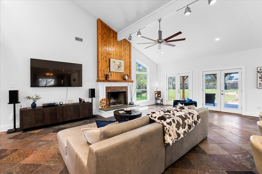 More Photos Of 14519 Fitzhugh Rd, Austin Specialty For Sale