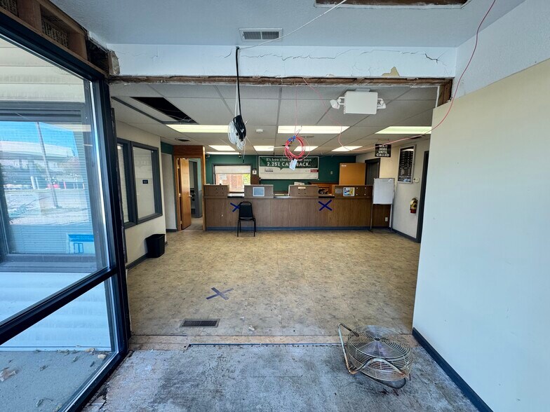 More Photos Of 525 E Hartman Rd, Anderson Medical For Sale