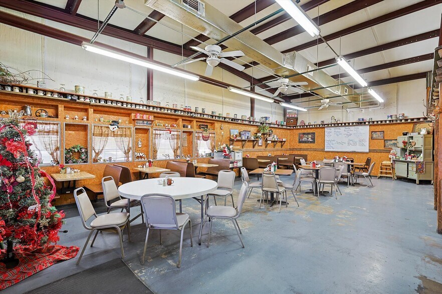 More Photos Of 317 W FM 120, Pottsboro General Retail For Sale