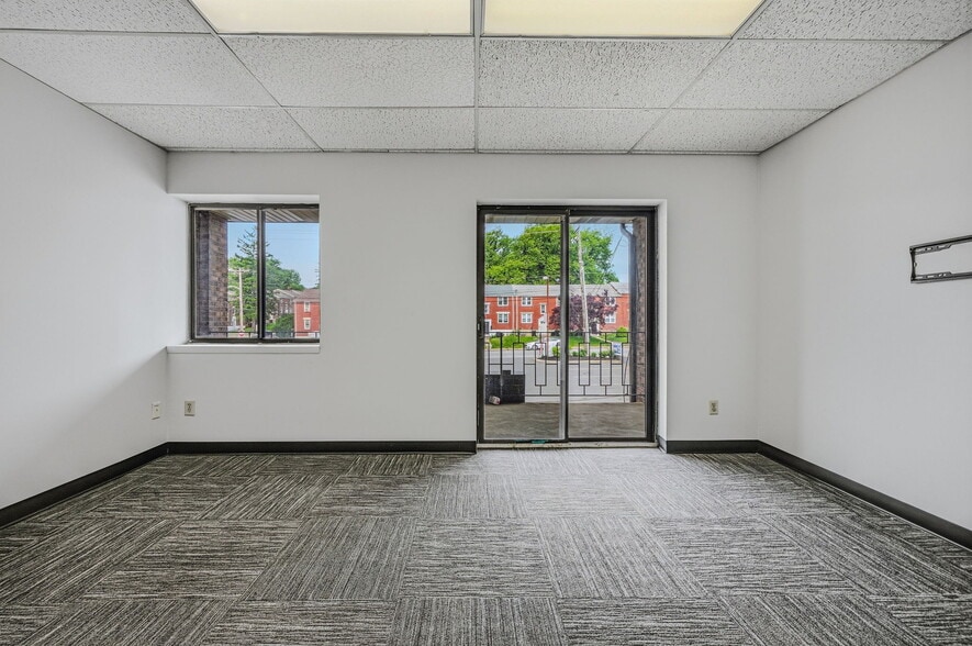 More Photos Of 516-534 Greenhill Ave, Wilmington Storefront Retail Office For Lease