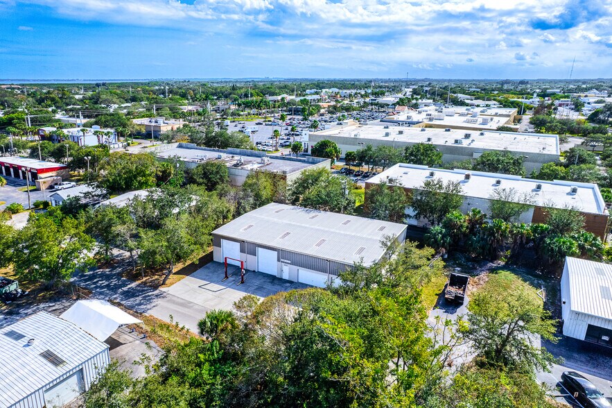 More Photos Of 925 13th Ln, Vero Beach Industrial For Sale