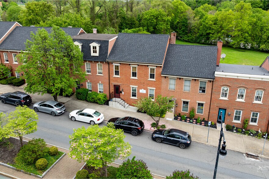 More Photos Of 74 Broadway, Kingston Office For Sale