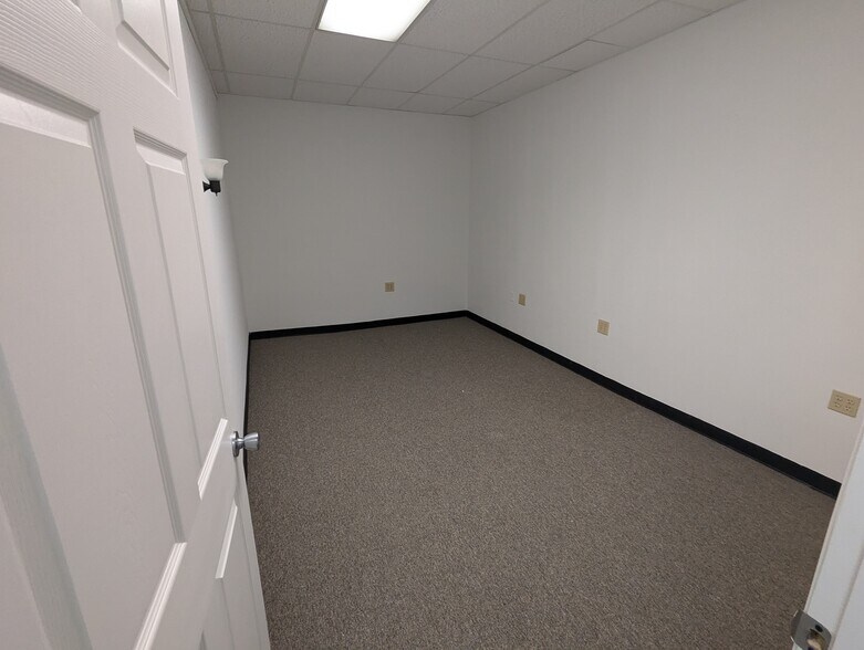 More Photos Of 603 Detroit St, La Porte Loft Creative Space For Sale