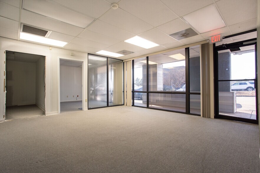 More Photos Of 1425 Lakeland Dr, Jackson General Retail For Lease