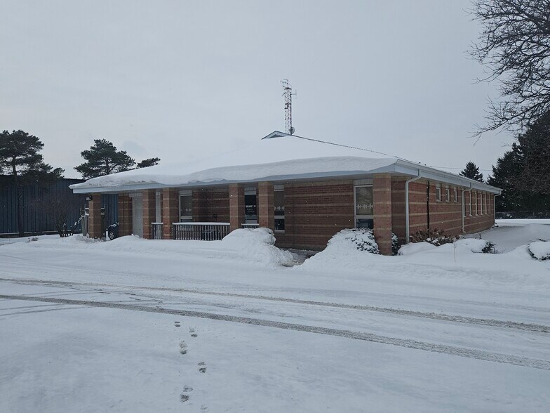 More Photos Of 30 Ridgeway Cir, Woodstock Office For Sale