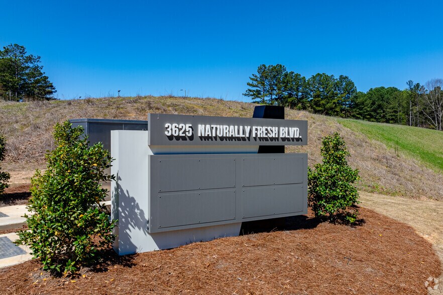 More Photos Of 3625 Naturally Fresh Blvd, Atlanta Warehouse For Lease