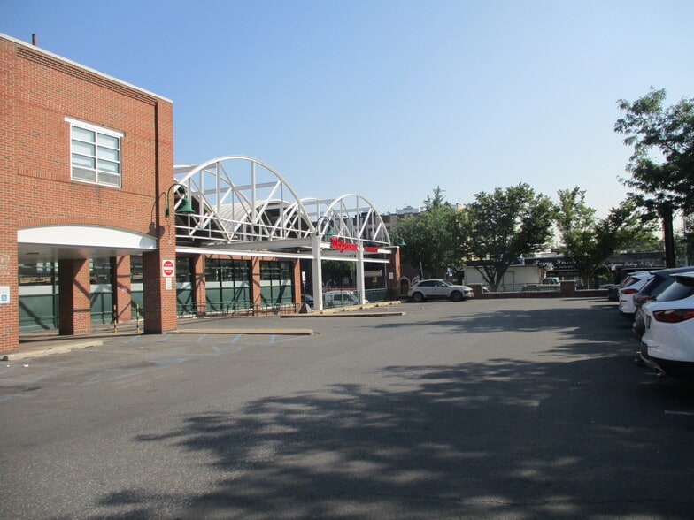 More Photos Of 43-02 Ditmars Blvd, Astoria Unknown For Lease