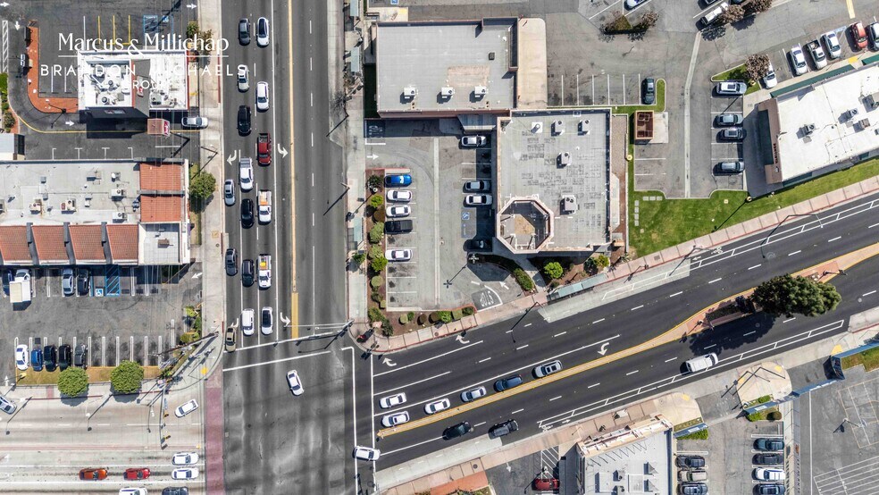 More Photos Of 7200 Atlantic Ave, Cudahy Storefront For Sale