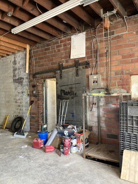 More Photos Of 3147 Delaware Ave, Kenmore Freestanding For Lease