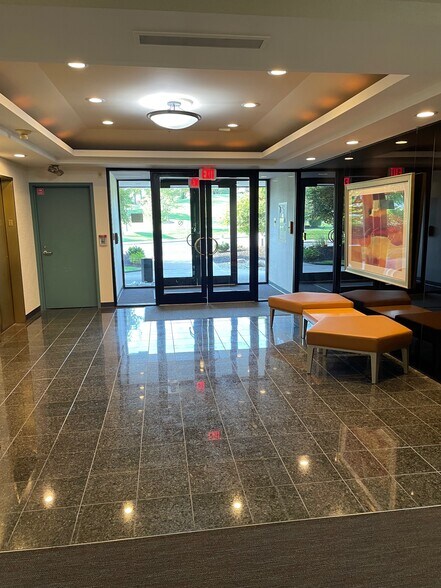 More Photos Of 2734 Chancellor Dr, Crestview Hills Office For Lease