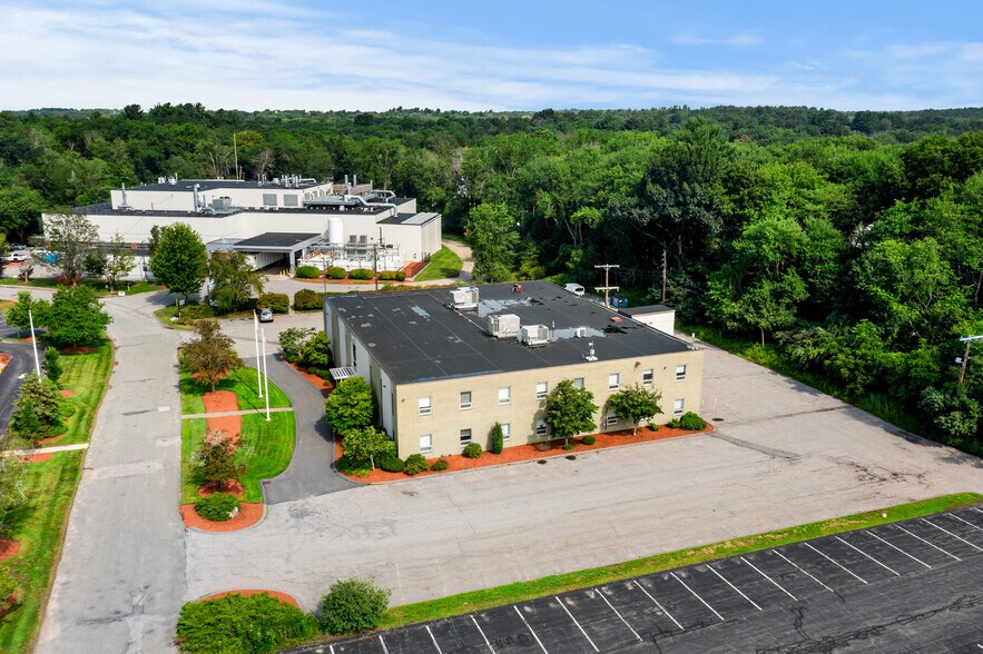 More Photos Of 4 Preston Ct, Bedford Office For Lease