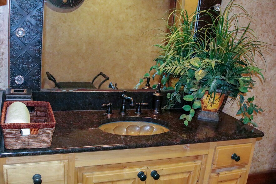 More Photos Of 404 Wynn Dr, Jacksonville Loft Creative Space For Sale