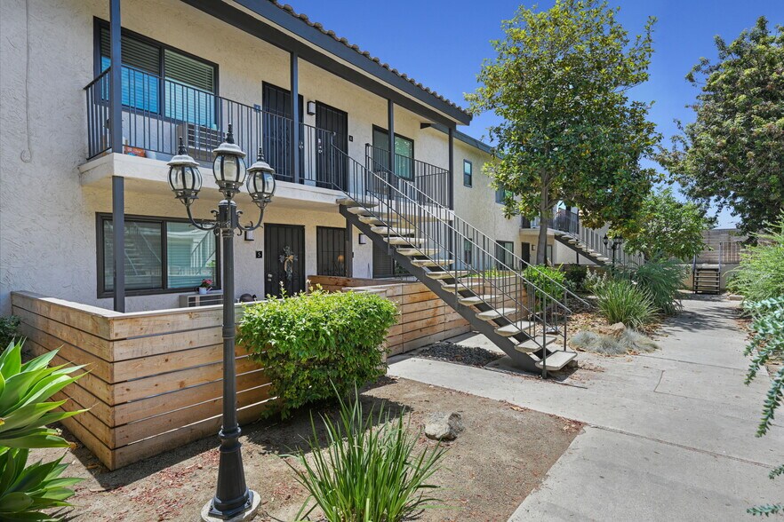More Photos Of 628 W California Ave, Vista Apartments For Sale