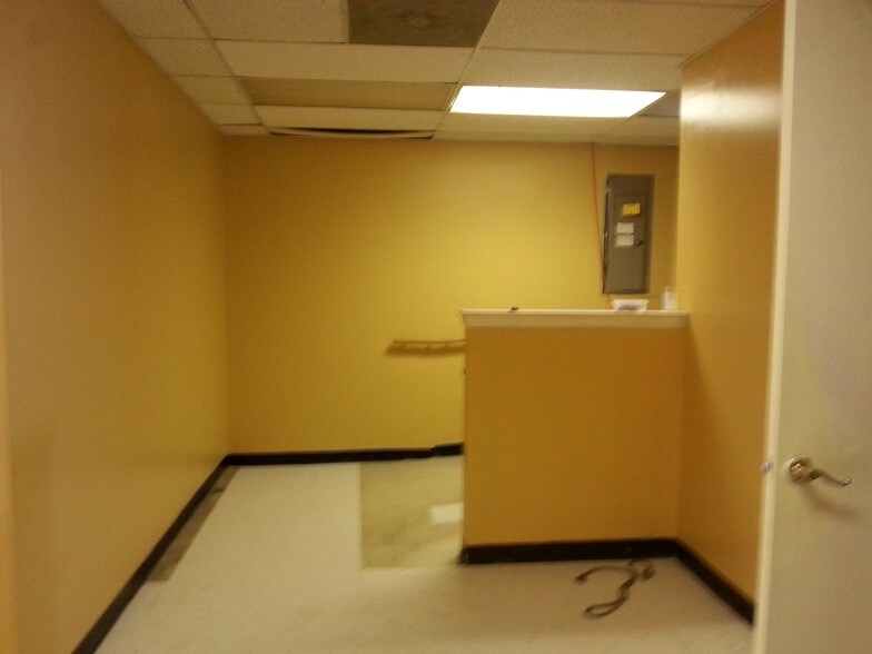 More Photos Of 19 W Bel Air Ave, Aberdeen Storefront For Lease