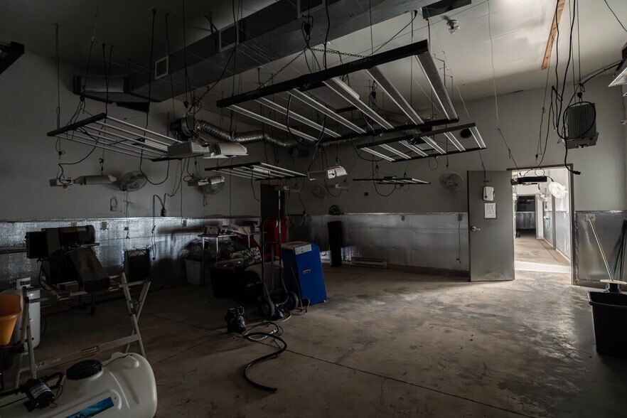 More Photos Of 2831 59th Ln, Boone Specialty For Sale