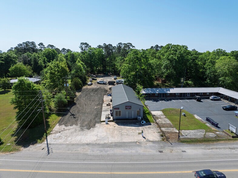 More Photos Of 508 Travis Ave, Saluda Auto Repair For Sale