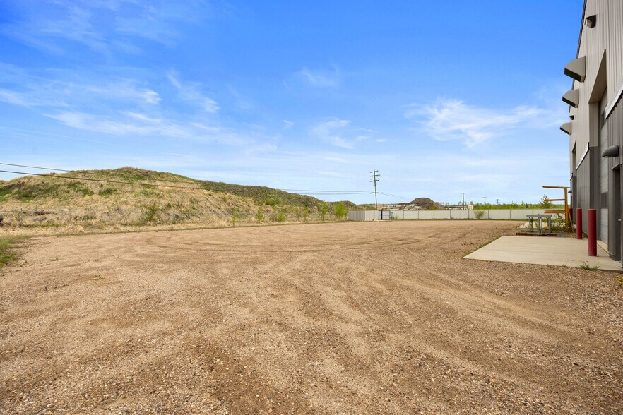 More Photos Of 340 Robertson Rd, Fort McMurray Warehouse For Lease