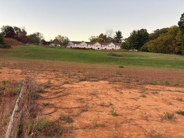 More Photos Of 2512 W Market St, Johnson City Land For Lease