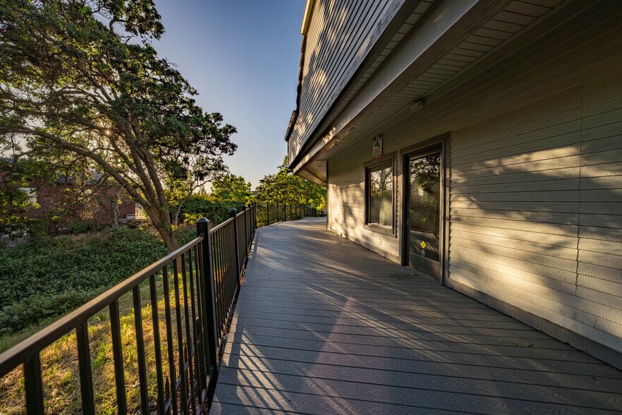 More Photos Of 2345 Ashland St, Ashland Freestanding For Lease