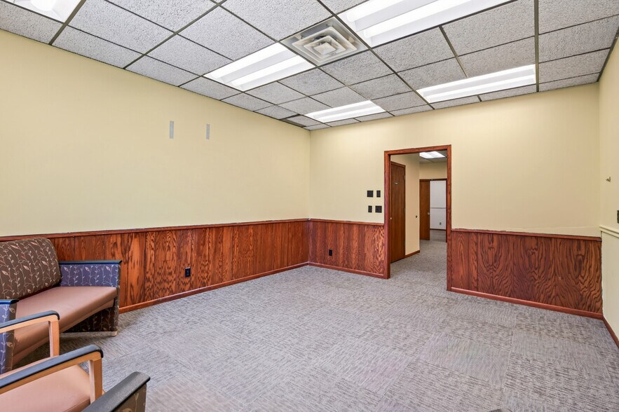 More Photos Of 4024 Washington Ave N, Minneapolis Warehouse For Lease