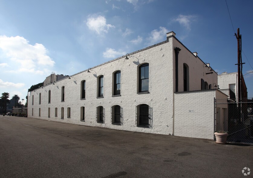 Primary Photo Of 101 E Green St, Pasadena Loft Creative Space For Lease