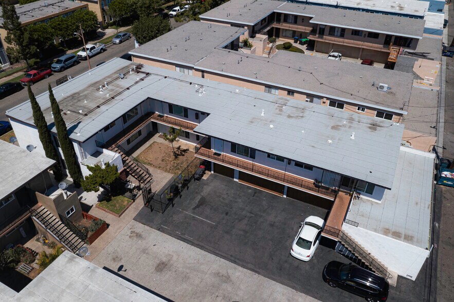 Primary Photo Of 218 W Wilson Ave, Orange Apartments For Sale