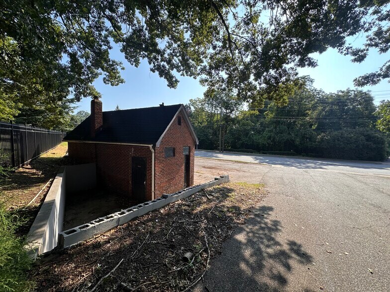 More Photos Of 798 Stone Ave, Greenville General Retail For Sale