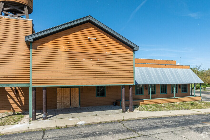 More Photos Of 1830 Pipestone Rd, Benton Harbor Restaurant For Sale