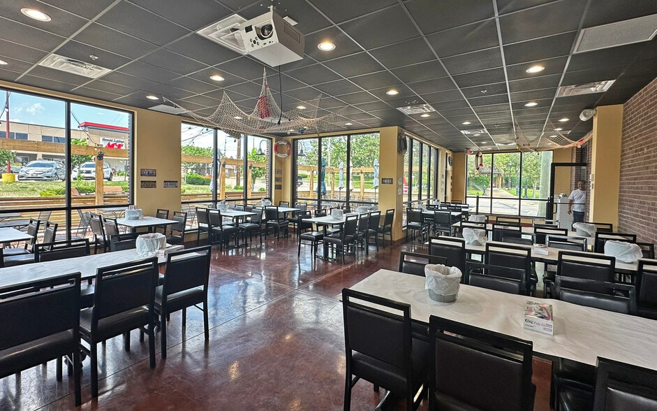More Photos Of 32821 Grand River Ave, Farmington Hills Restaurant For Lease