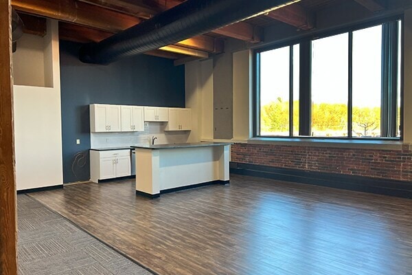 More Photos Of 1-86 High St, North Andover Unknown For Lease