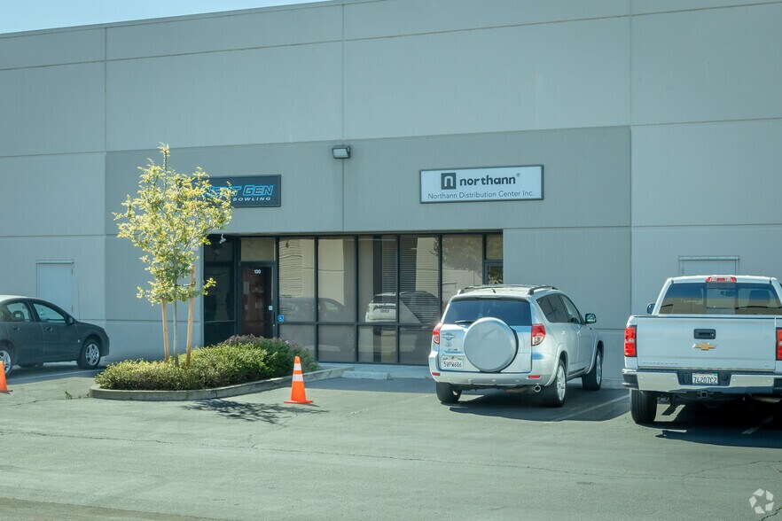 More Photos Of 9820 Dino Dr, Elk Grove Warehouse For Lease