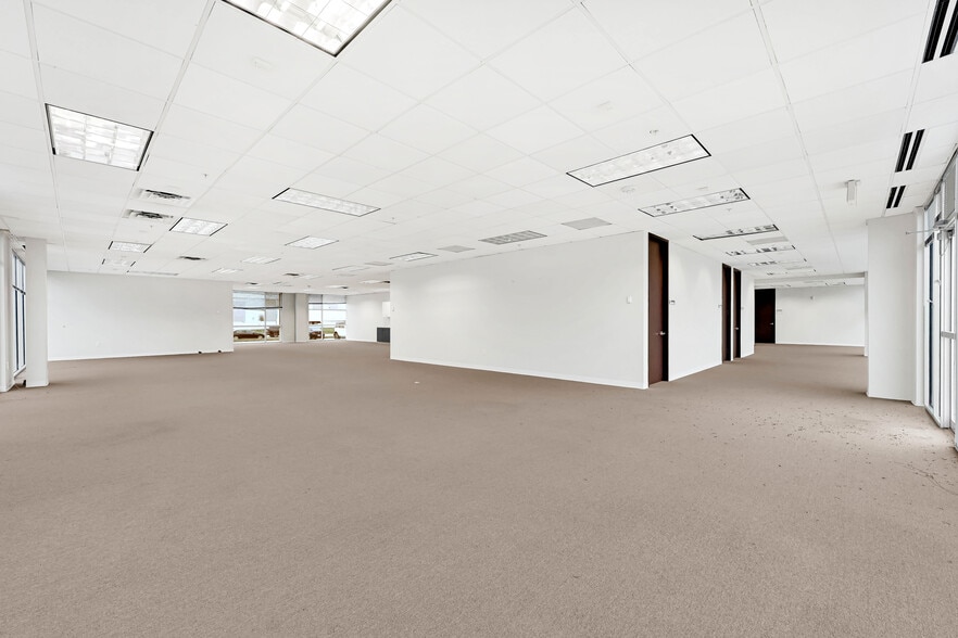 More Photos Of 7900 N Sam Houston Pky W, Houston Office For Lease