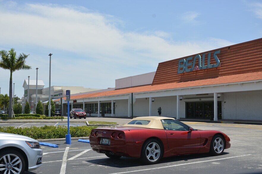 More Photos Of 501 N Beneva Rd, Sarasota Unknown For Lease