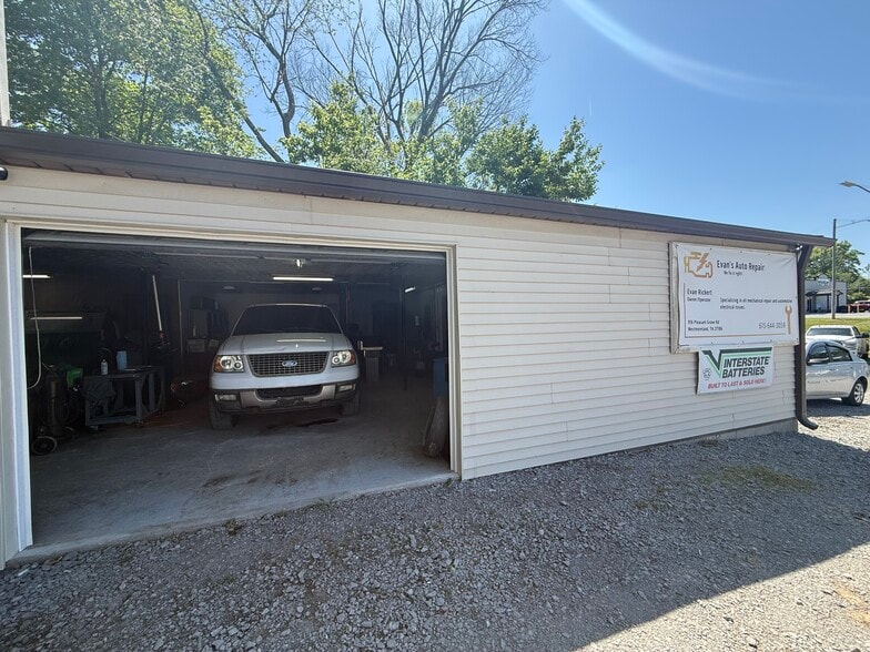 More Photos Of 916 Pleasant Grove Rd, Westmoreland General Retail For Sale