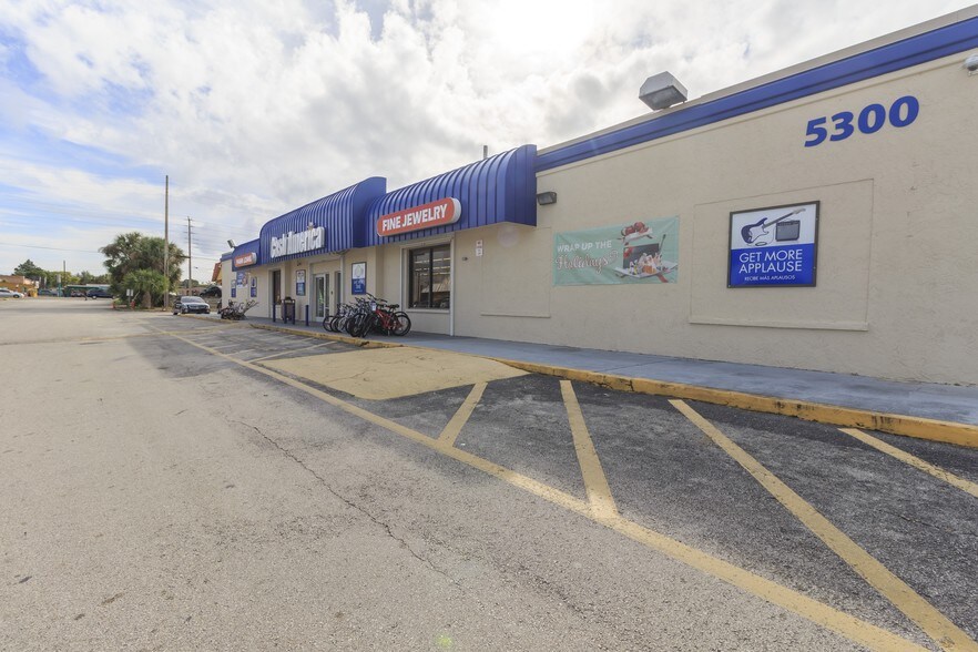 More Photos Of 5300 Silver Star Rd, Orlando Freestanding For Lease