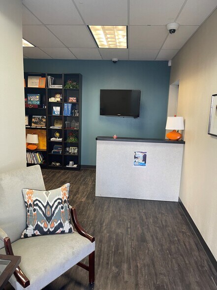 More Photos Of 5903 Gardendale Dr, Houston Warehouse For Lease